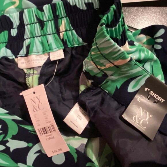 New York & Company Women's Paisley Navy/Green 4" Shorts - Size Large - NWT - Picture 3 of 3